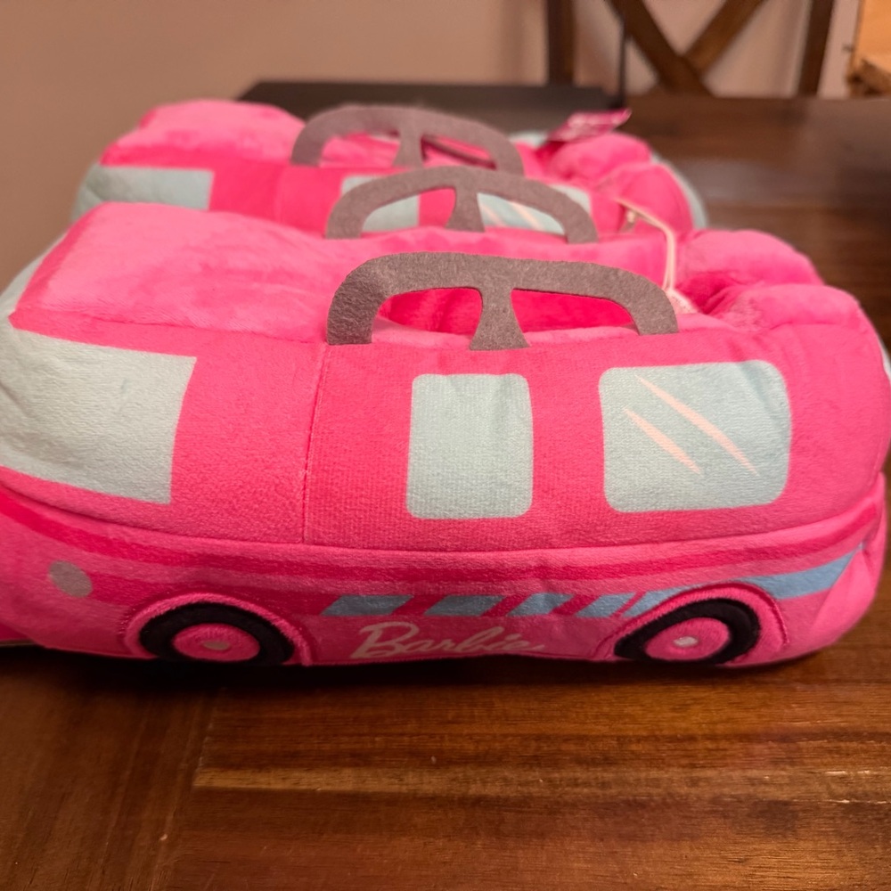 Women’s Mattel Barbie slippers brand new large size 9-10